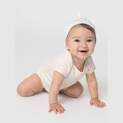 ملابس بنات حديثي الولاده